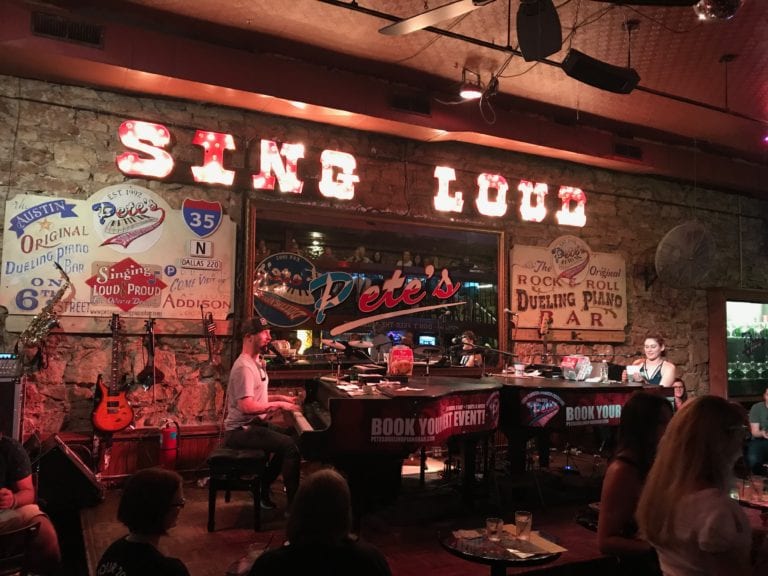 Austin Texas Travel Guide and Itinerary 4 days Petes dueling piano bar