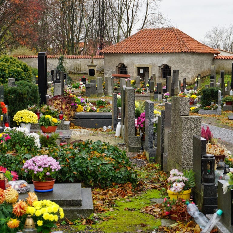 Visit Sedlec Ossuary at Kutna Hora3